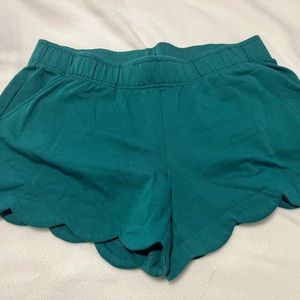 Lilly Pulitzer EUC Scalloped edge knit short Large